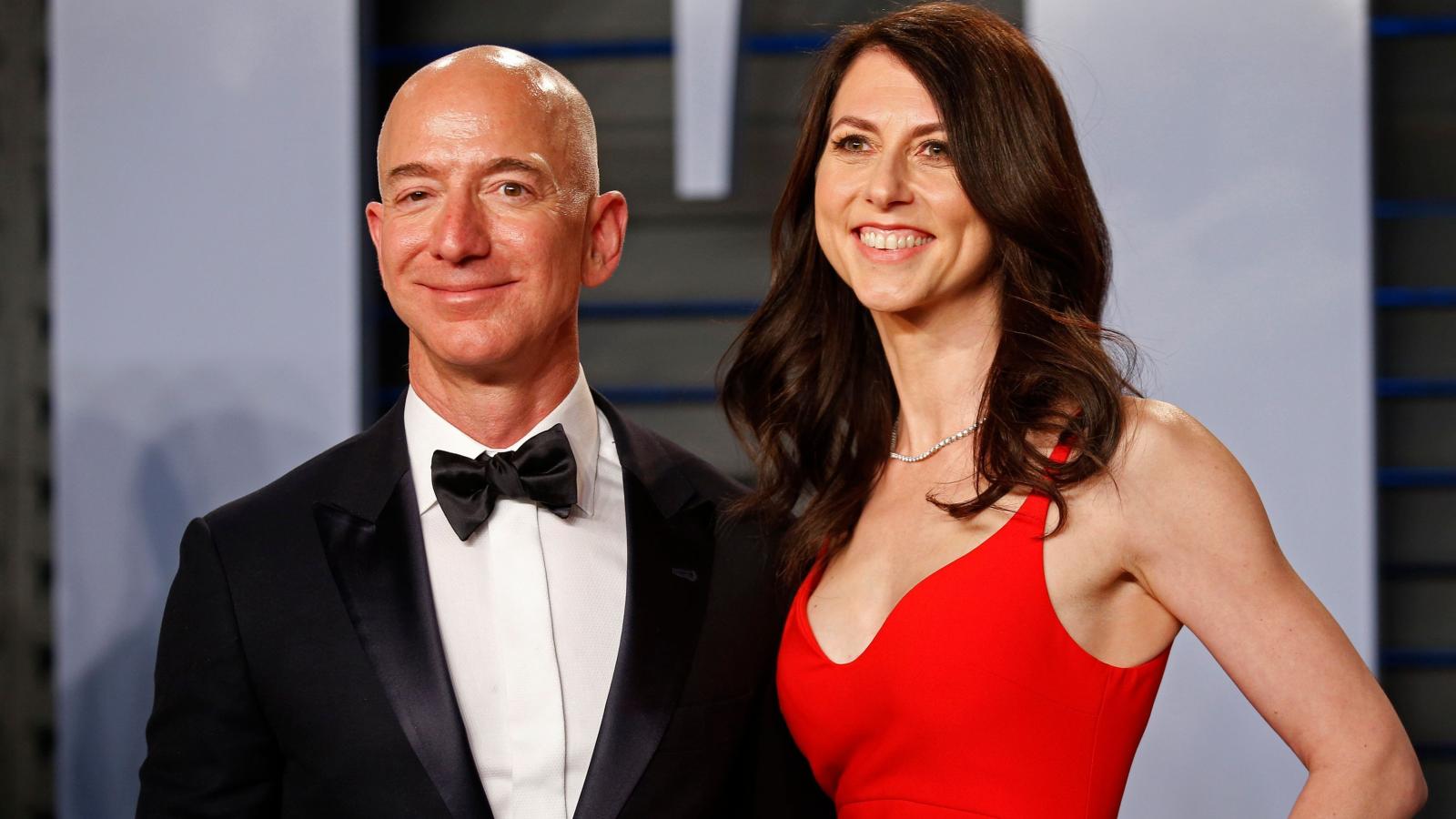 Jeff Bezos and his wife MacKenzie